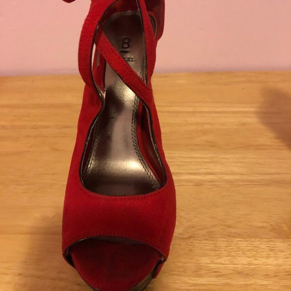Bakers Strappy red suede w black heel zip closure - Picture 3 of 4